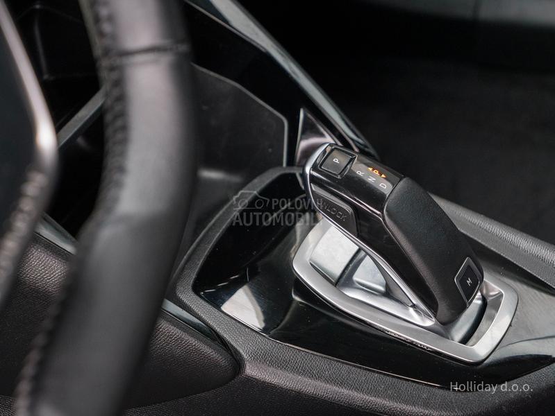 Peugeot 2008 1.2PureTech  Led Nav