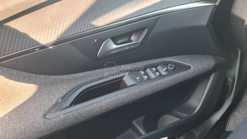Peugeot 3008 1.5hdi VIRTU/LEDNAV