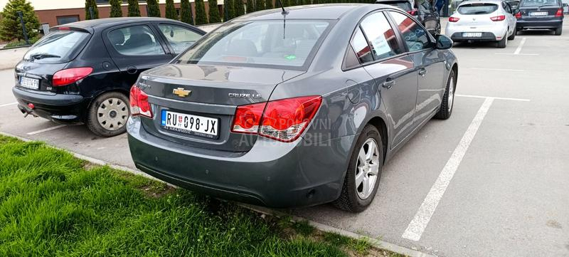Chevrolet Cruze 4D LS 1.6L