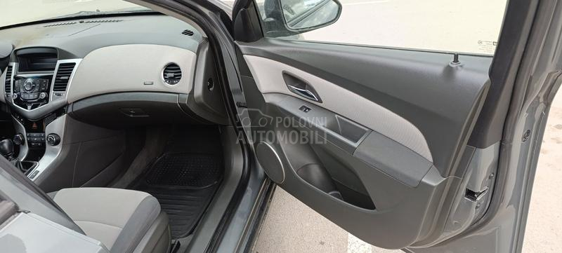 Chevrolet Cruze 4D LS 1.6L