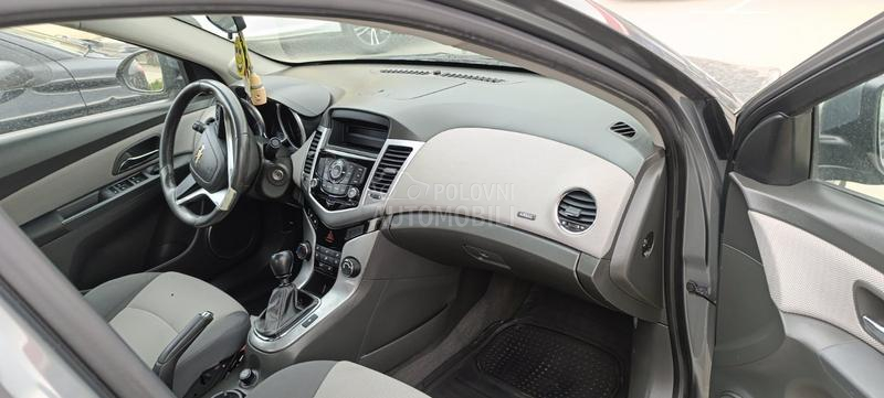 Chevrolet Cruze 4D LS 1.6L