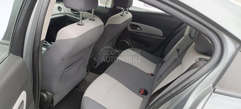 Chevrolet Cruze 4D LS 1.6L