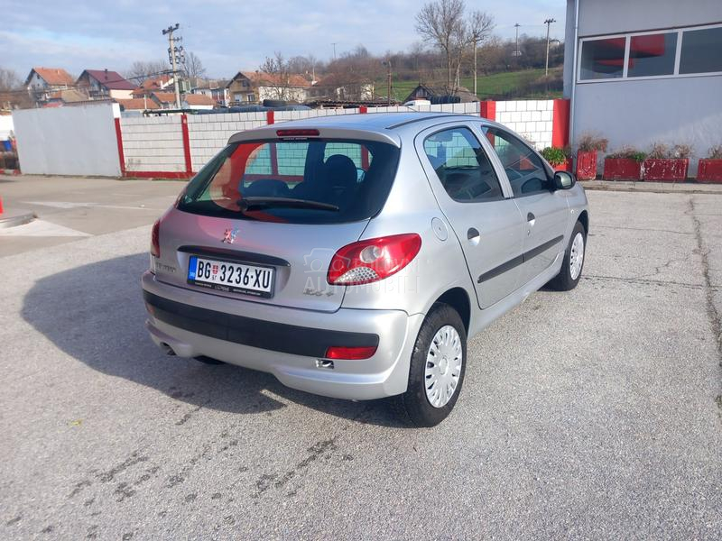 Peugeot 206 plus 