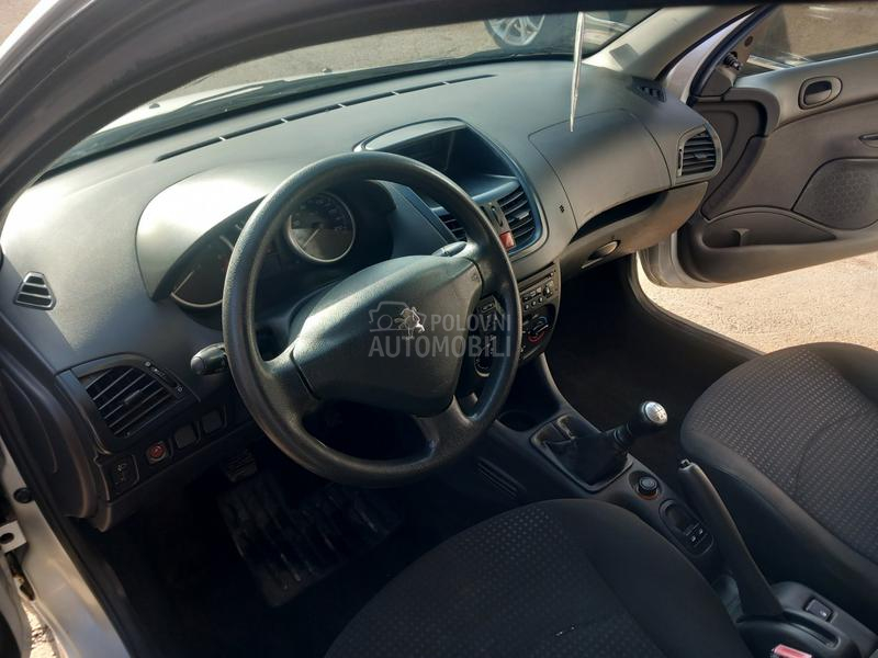 Peugeot 206 plus 