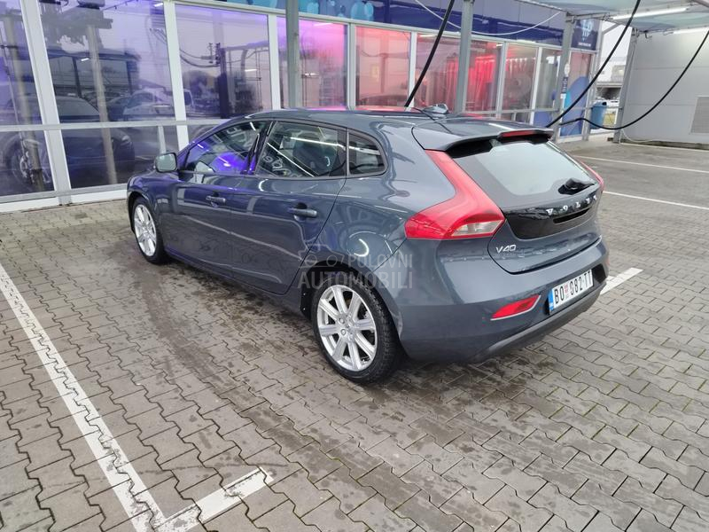 Volvo V40 