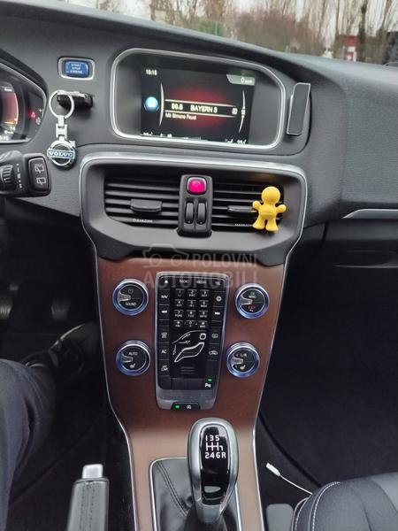 Volvo V40 