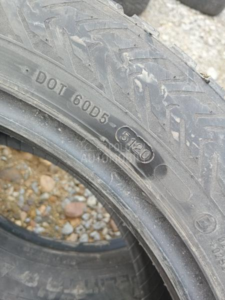 Nokian 215/55 R17 Zimska