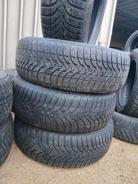 Kumho 215/60 R17 Zimska