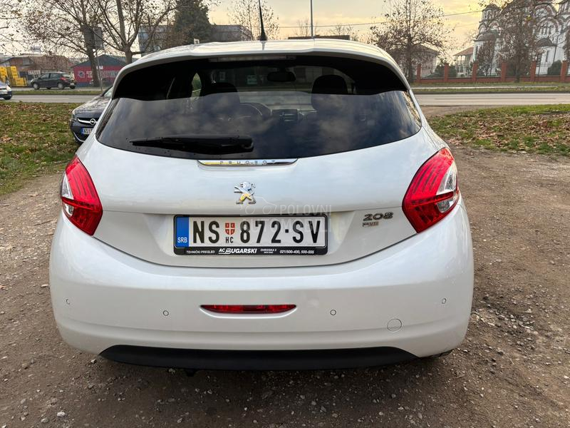 Peugeot 208 n a V /a u t o m a t