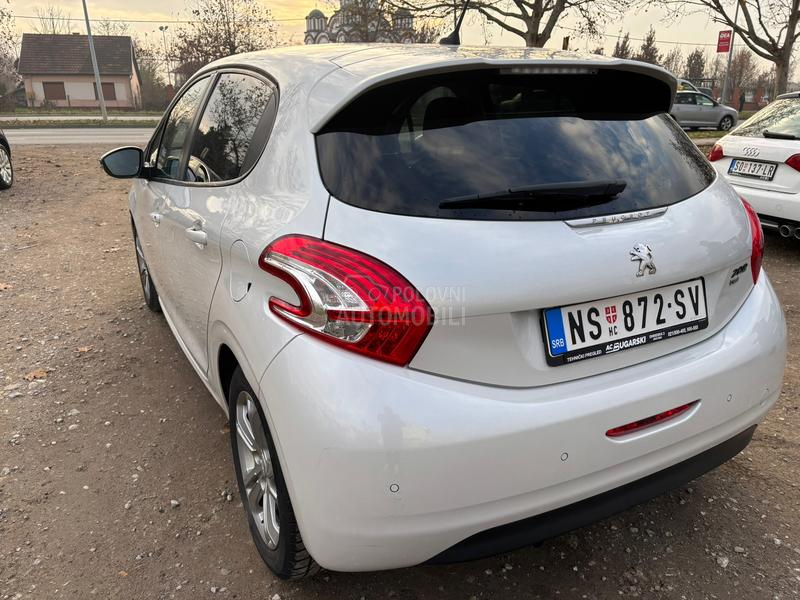 Peugeot 208 n a V /a u t o m a t
