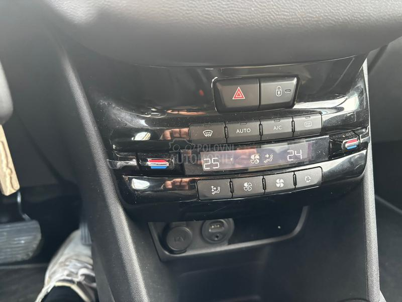 Peugeot 208 n a V /a u t o m a t