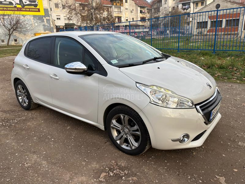 Peugeot 208 n a V /a u t o m a t