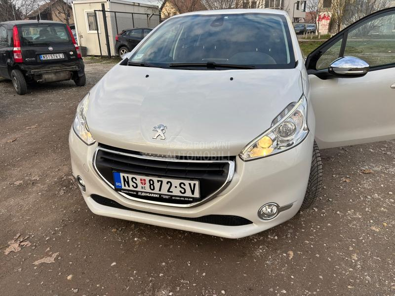 Peugeot 208 n a V /a u t o m a t