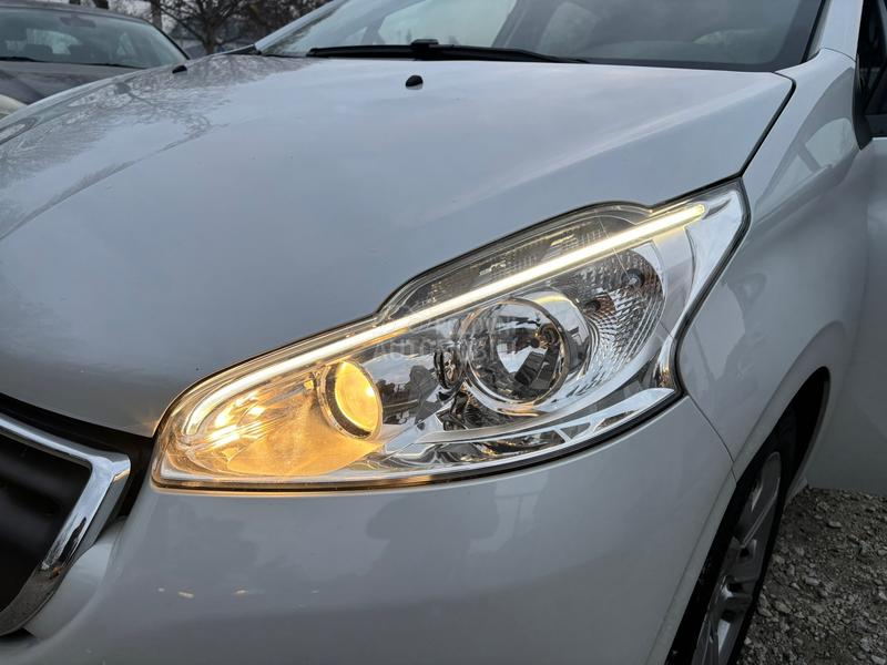 Peugeot 208 n a V /a u t o m a t