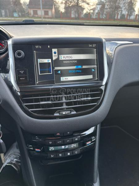 Peugeot 208 n a V /a u t o m a t