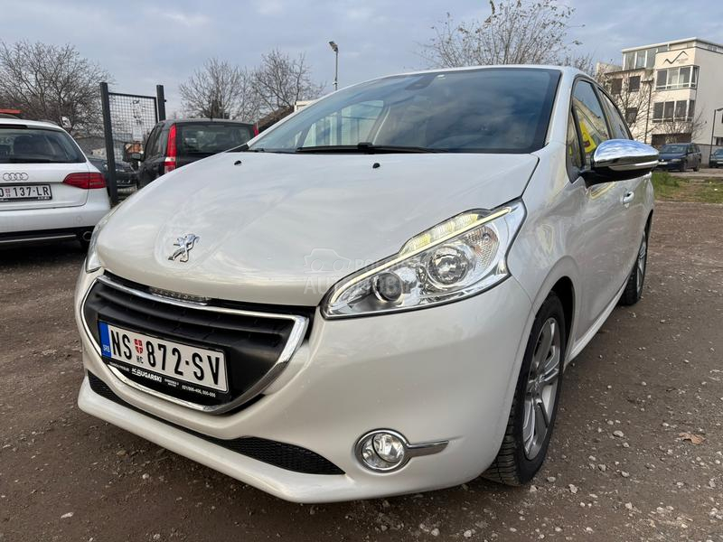 Peugeot 208 n a V /a u t o m a t