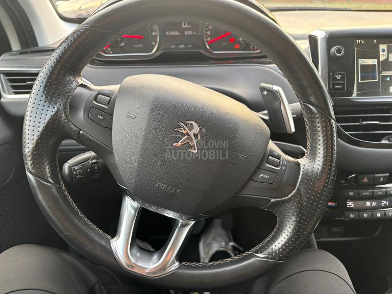 Peugeot 208 n a V /a u t o m a t