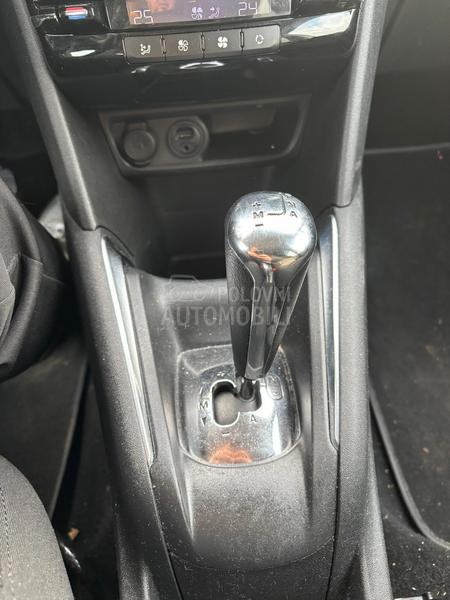 Peugeot 208 n a V /a u t o m a t
