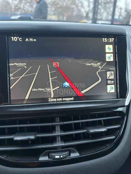 Peugeot 208 n a V /a u t o m a t