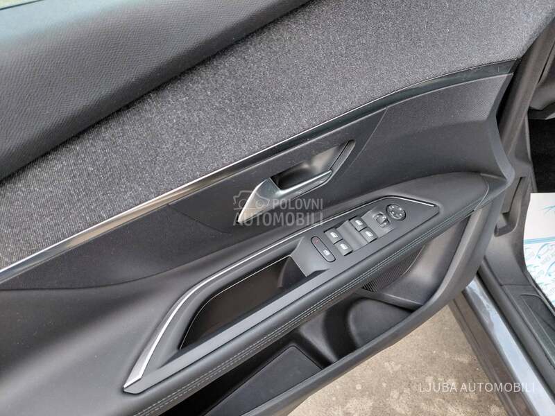 Peugeot 3008 1.5hdiALLURE RESTYLE