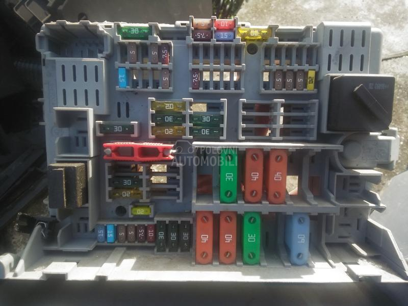 Tabla sa osiguracima E90 E91