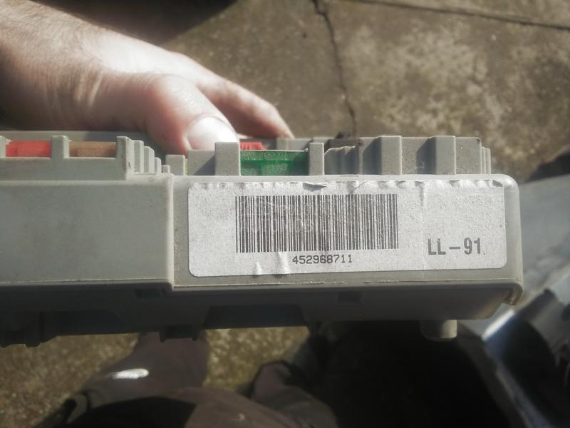 Tabla sa osiguracima E90 E91