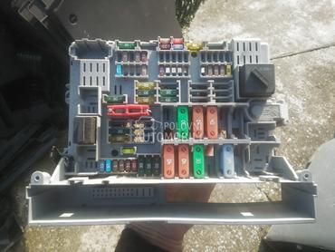 Tabla sa osiguracima E90 E91 za BMW 318, 320, 330