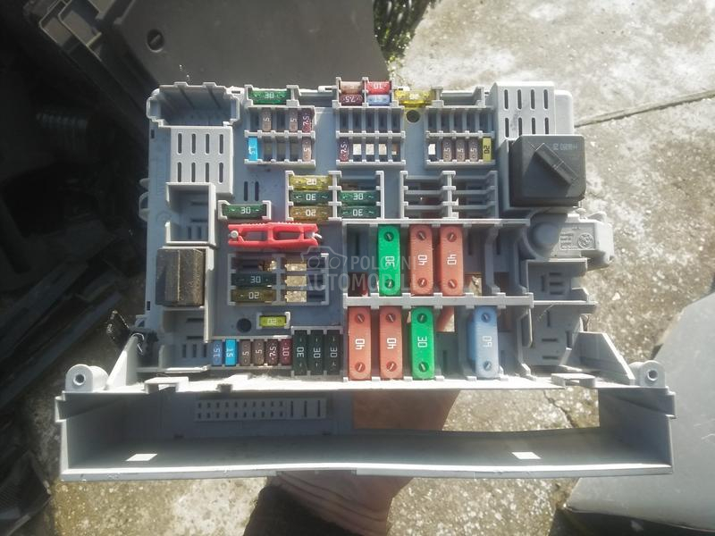 Tabla sa osiguracima E90 E91