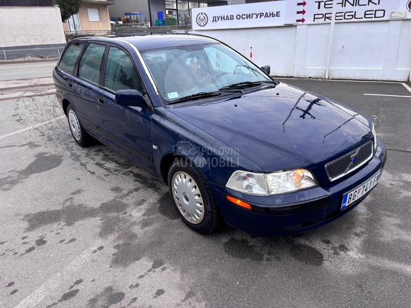 Volvo V40 