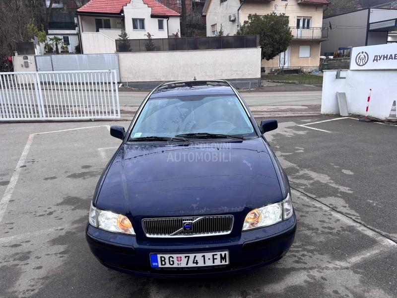 Volvo V40 