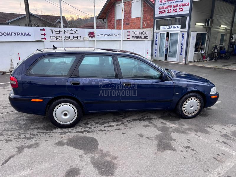 Volvo V40 