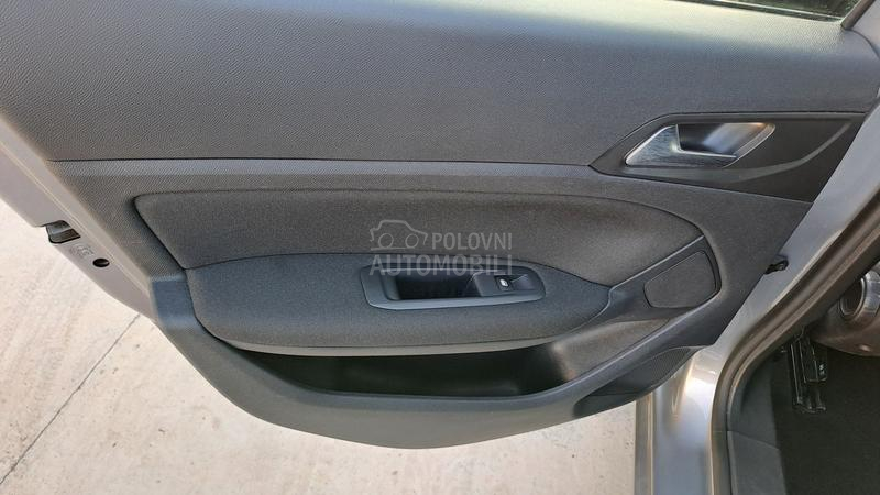 Peugeot 308 1,6 blu hdi