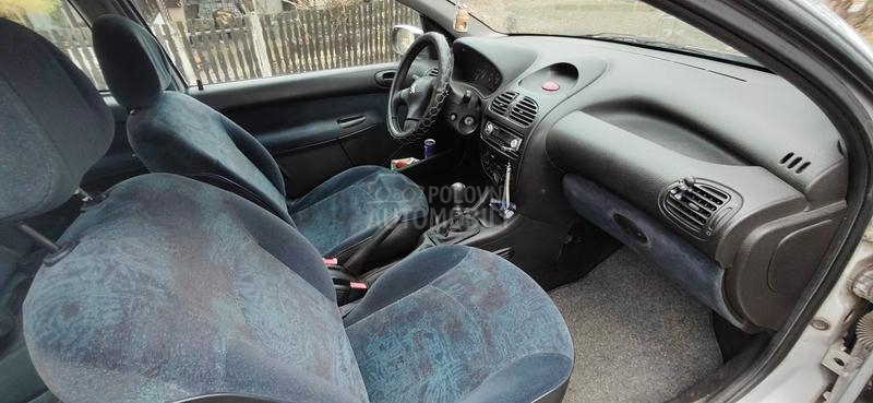 Peugeot 206 1.1