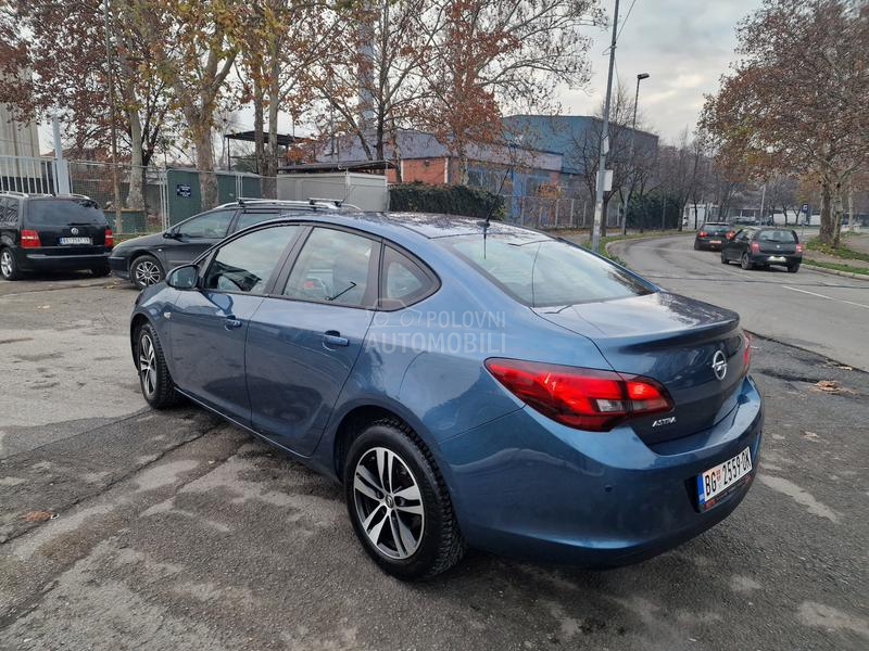 Opel Astra J 