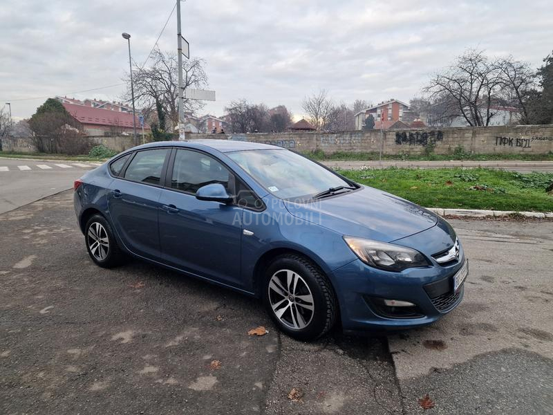 Opel Astra J 