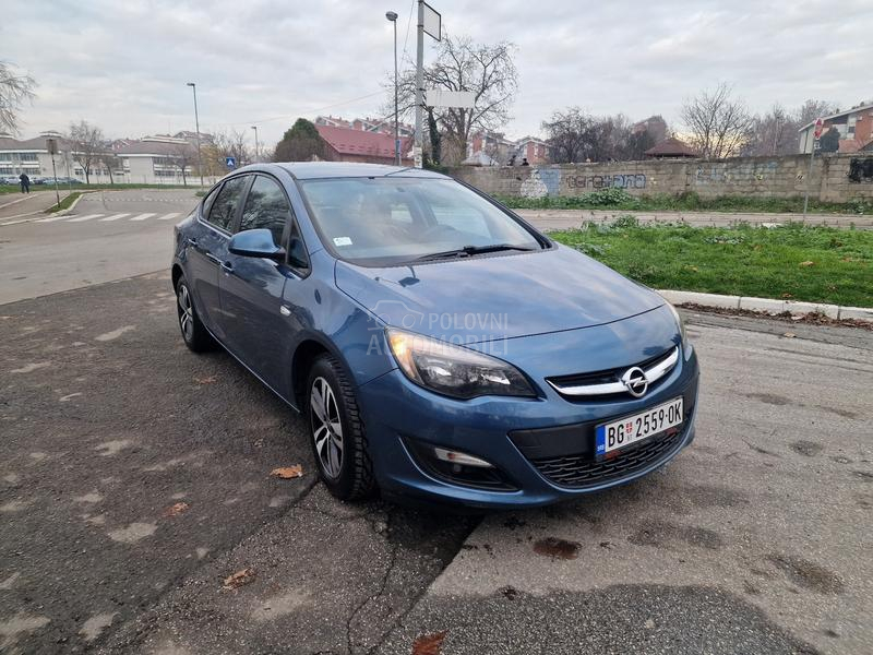 Opel Astra J 