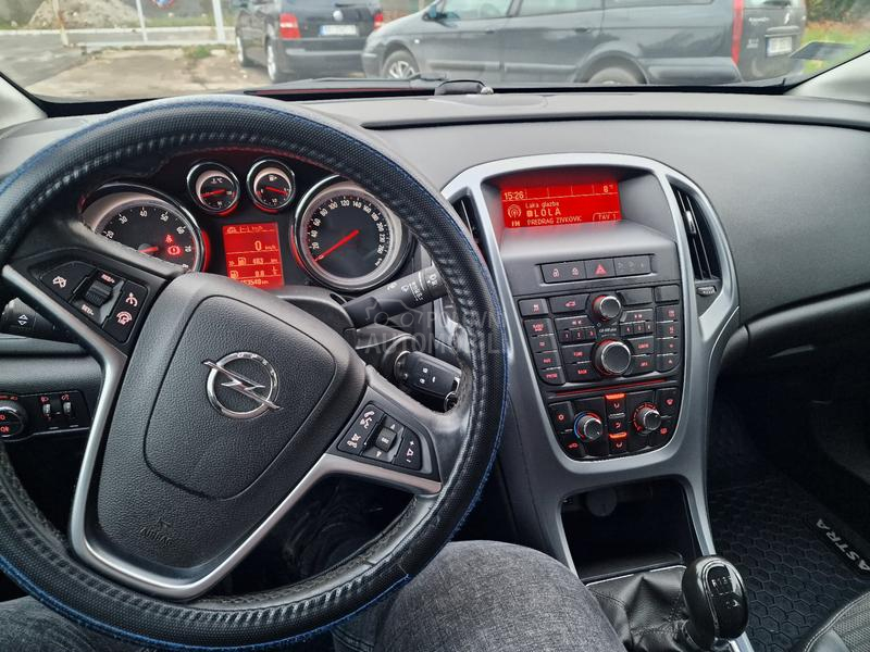 Opel Astra J 