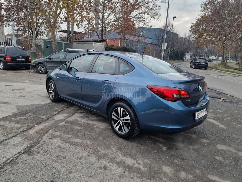 Opel Astra J 