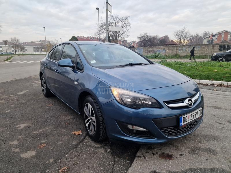 Opel Astra J 