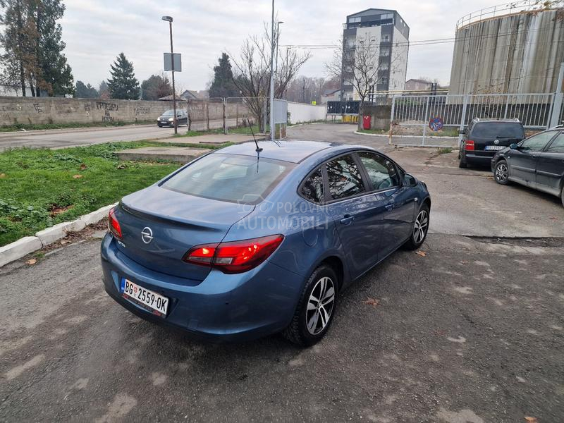 Opel Astra J 