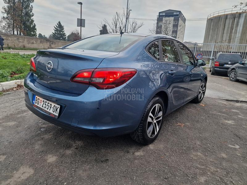 Opel Astra J 
