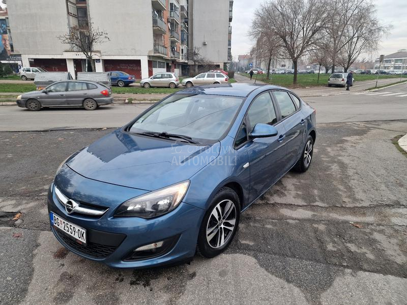 Opel Astra J 