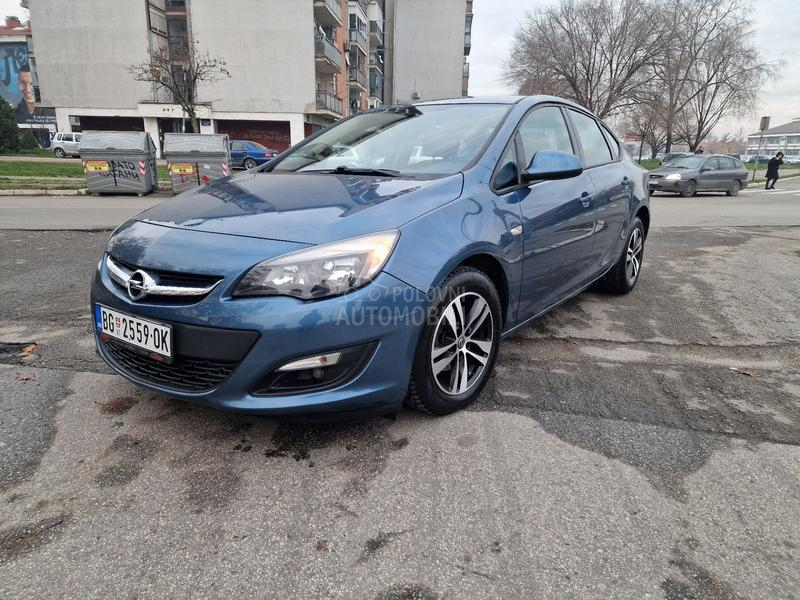 Opel Astra J 