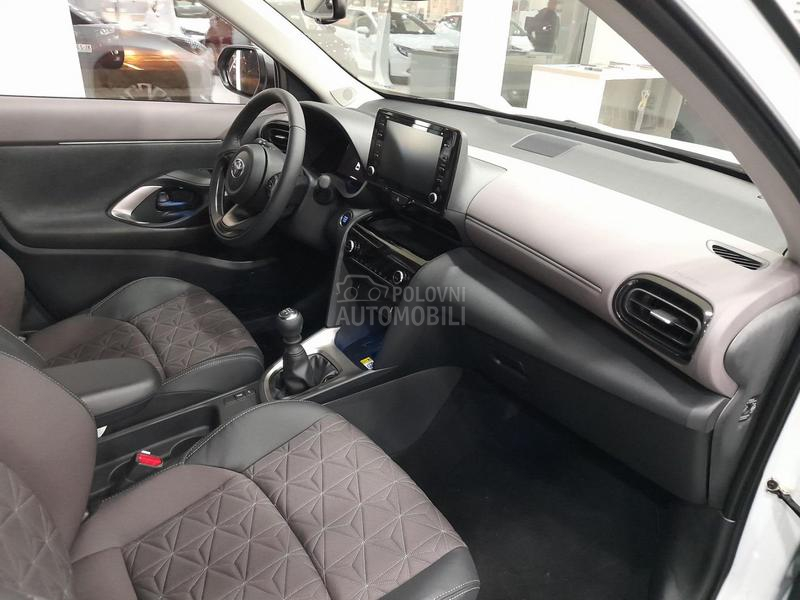 Toyota Yaris Cross Elegant