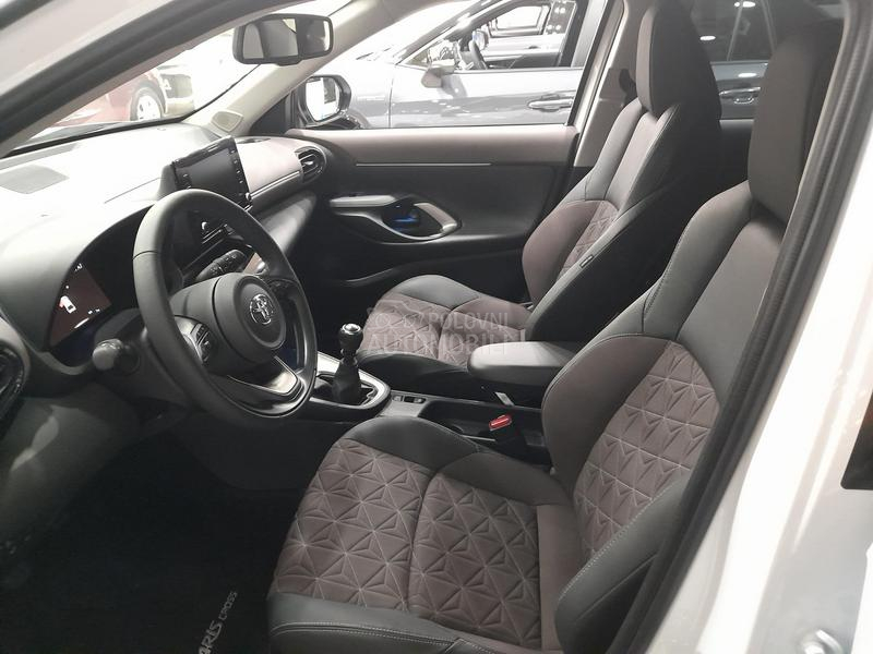 Toyota Yaris Cross Elegant