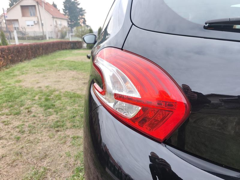 Peugeot 208 ALLURE /112 000/