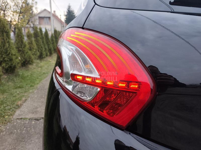 Peugeot 208 ALLURE /112 000/