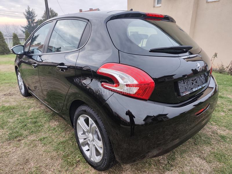 Peugeot 208 ALLURE /112 000/