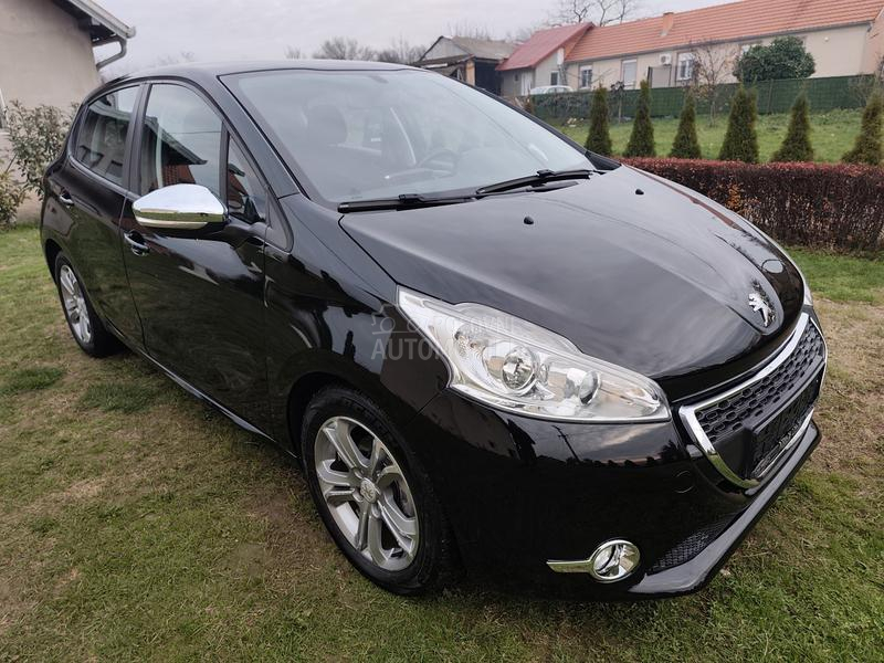 Peugeot 208 ALLURE /112 000/