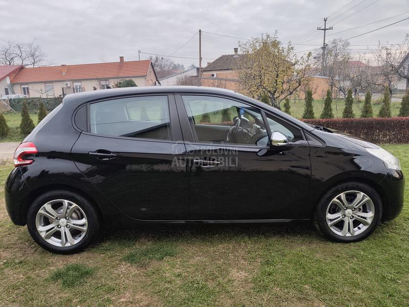 Peugeot 208 ALLURE /112 000/